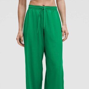 Lululemon Court Rival Wide Leg Track Pant Size 8 Regular Raceway Green NWT